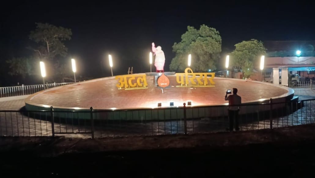 एंट्रेंस पॉइंट पर अटल परिसर के निर्माण से बिखेरेगा अद्भुत नजारा